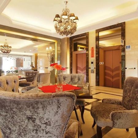 The Metro Hotel Taichung Exterior photo